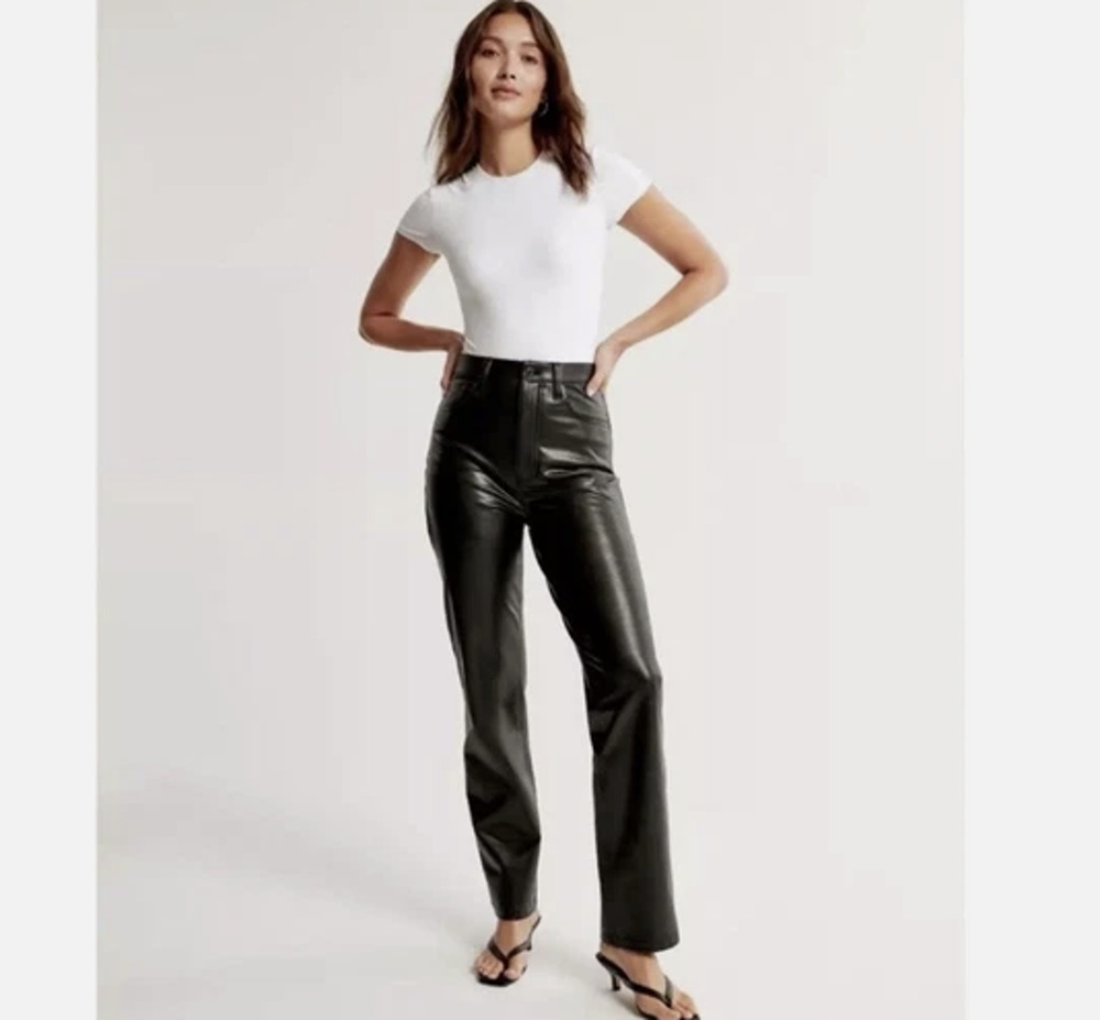 Abercrombie & Fitch The 90s Straight Ultra High Rise Leather Pant Size 35 / 20R